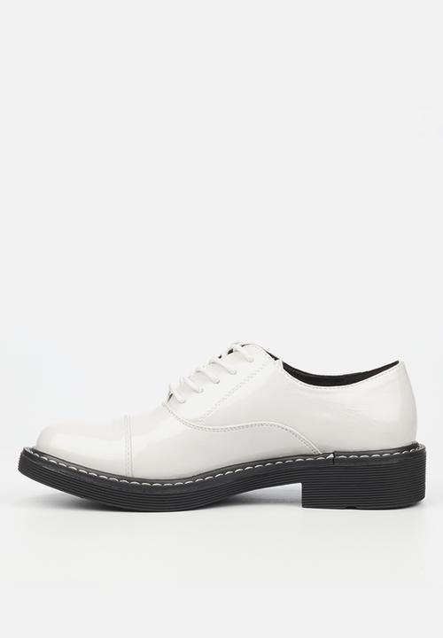 Miss Black - Princeton1 derby - bone