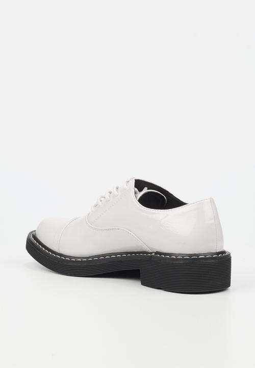 Miss Black - Princeton1 derby - bone