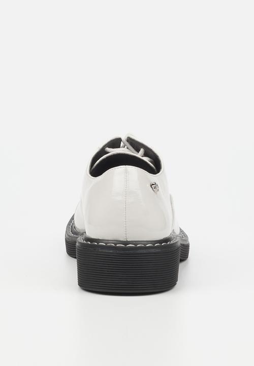 Miss Black - Princeton1 derby - bone