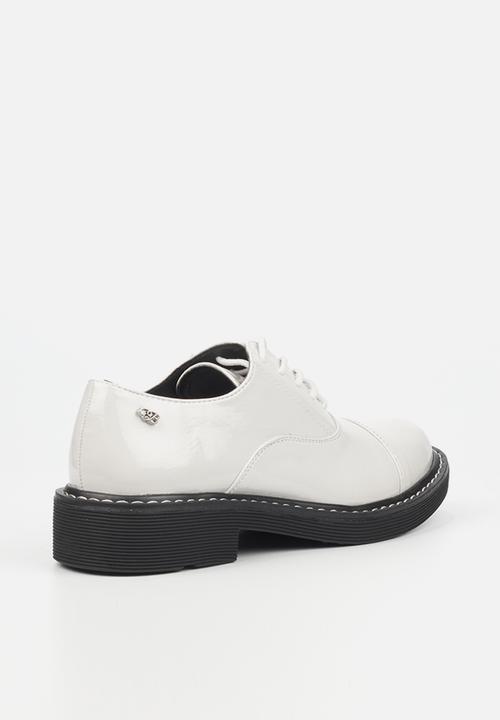 Miss Black - Princeton1 derby - bone