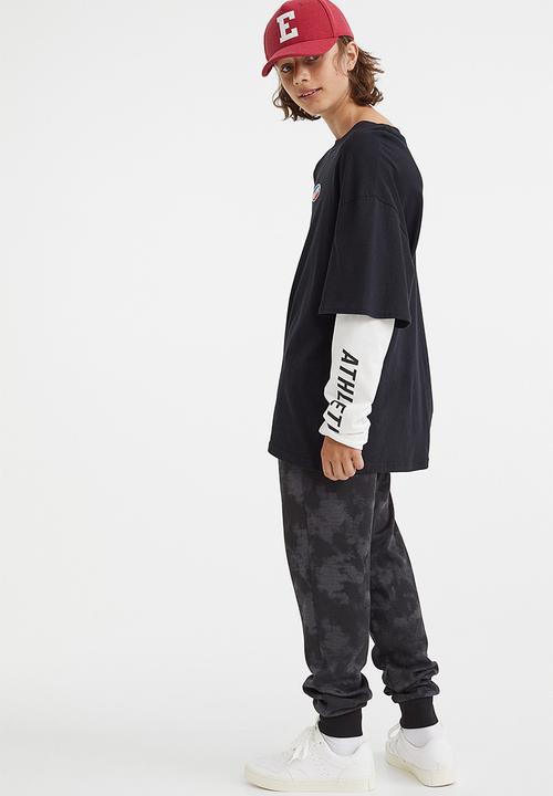 H&M - Printed joggers - black/tie-dye