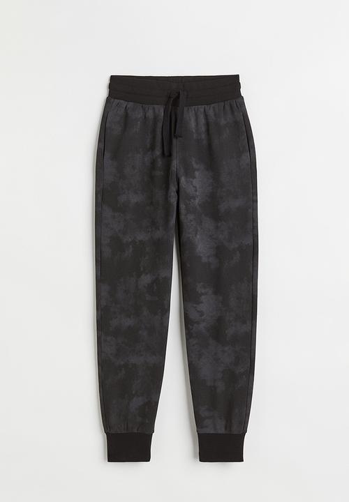 H&M - Printed joggers - black/tie-dye