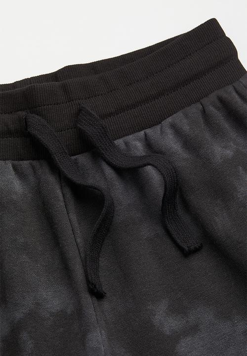 H&M - Printed joggers - black/tie-dye