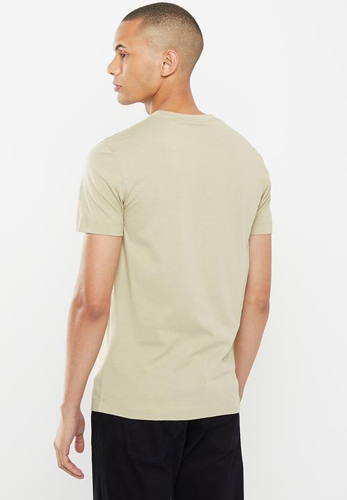 Calvin Klein - Stacked logo tee - wheat fields