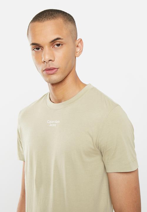 Calvin Klein - Stacked logo tee - wheat fields