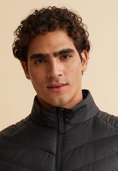 H&M - Lightweight insulated gilet - black 