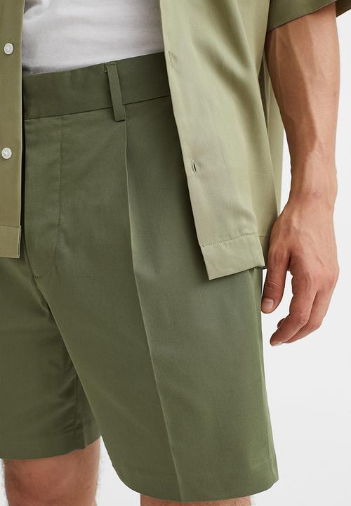 H&M - Regular fit tailored shorts - khaki green
