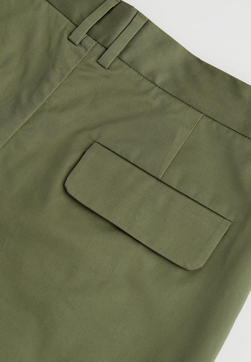 H&M - Regular fit tailored shorts - khaki green