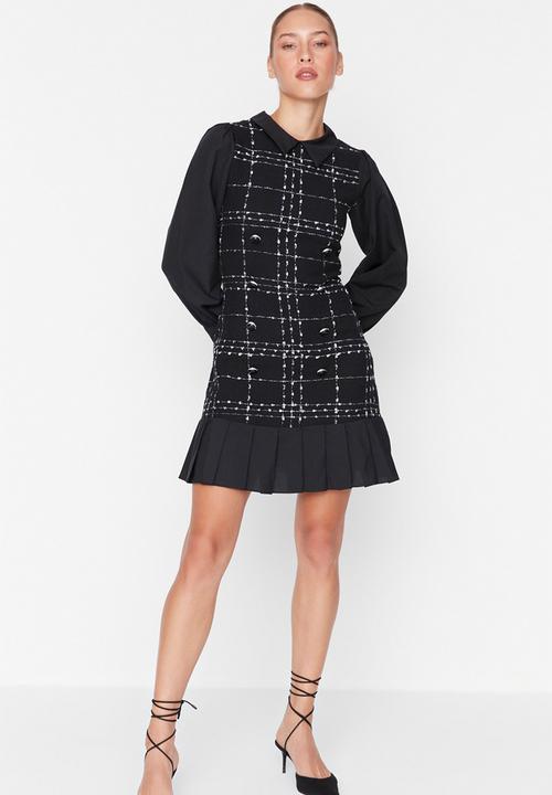 Trendyol - Collar detailed flared hem dress - black