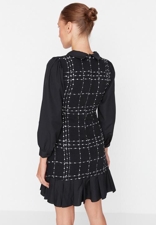 Trendyol - Collar detailed flared hem dress - black