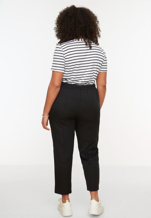 Trendyol - Plus elastic waist carrot fit woven trousers  - black