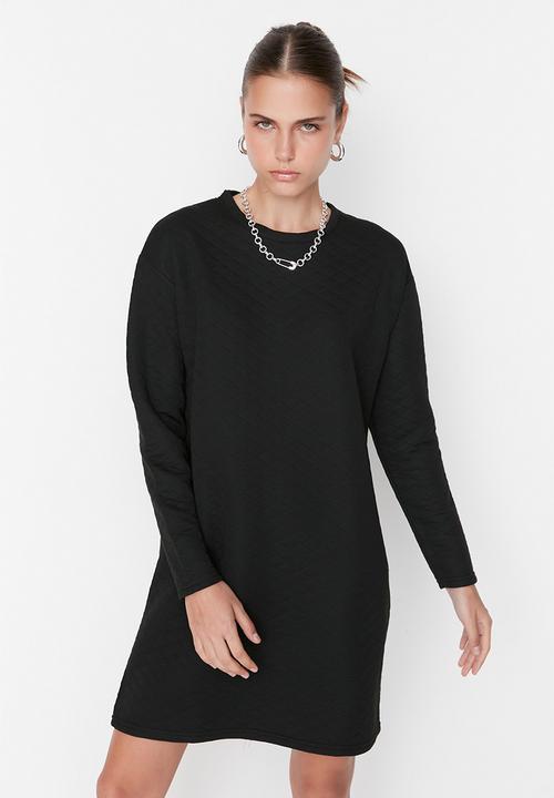 Trendyol - Quilted shift dress - black