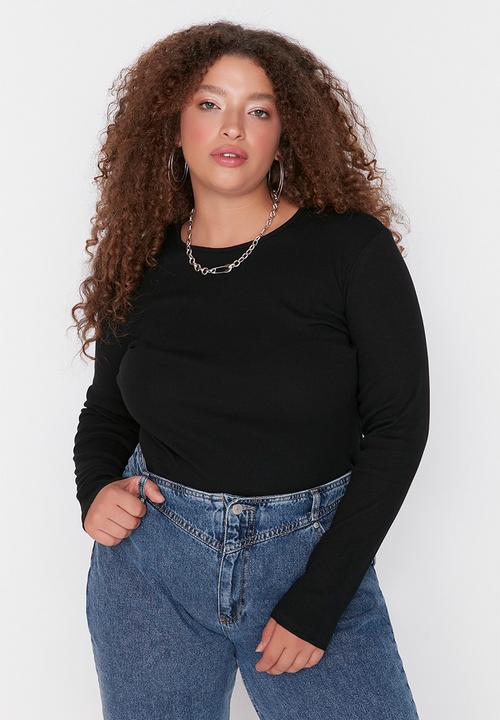 Trendyol - Plus crew neck basic blouse - black