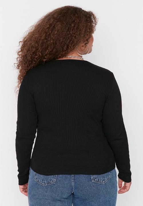 Trendyol - Plus crew neck basic blouse - black