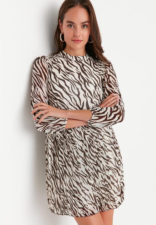 Trendyol - Pleated mini dress - brown