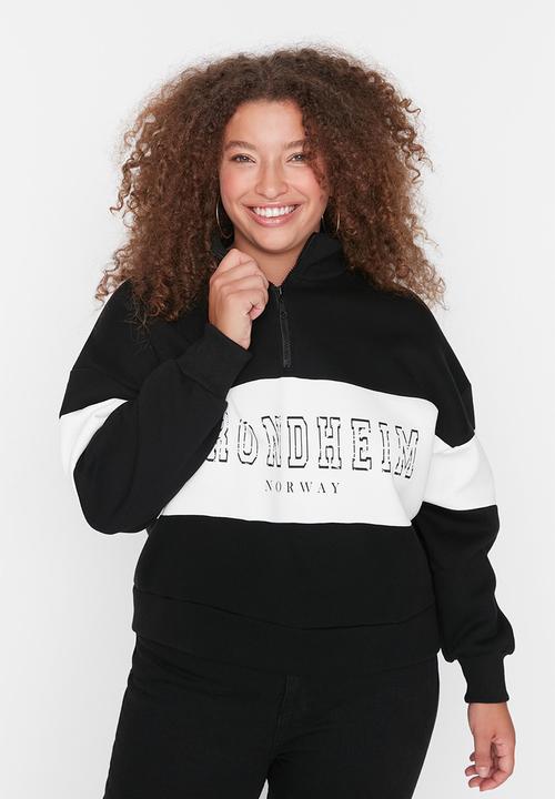Trendyol - Plus hooded thick knit sweatshirt - black