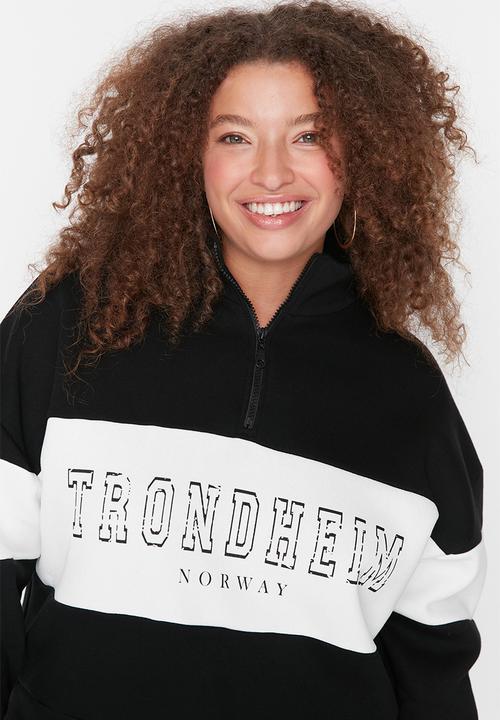 Trendyol - Plus hooded thick knit sweatshirt - black