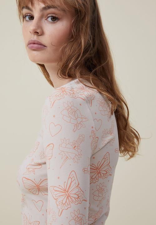Cotton On - Fitted rib graphic long sleeve top - tattoo yardage/stone