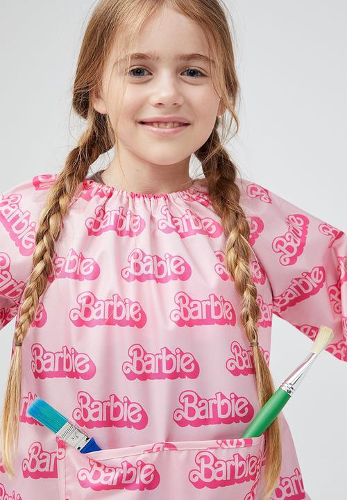 Cotton On - Licensed art smock - lcn mat barbie & logo repeat