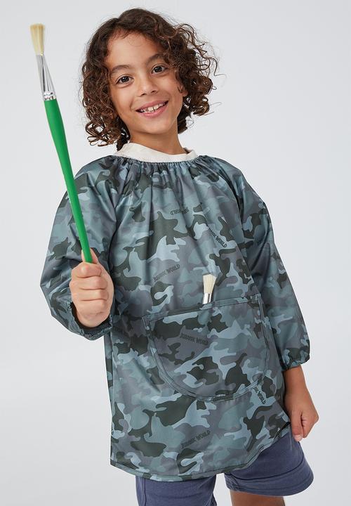 Cotton On - Licensed art smock - lcn uni jurassic world & camo park ranger 