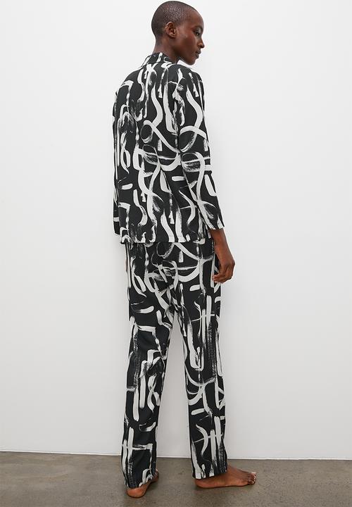 Superbalist - Long sleeve sleep shirt & pant set - black based scribble