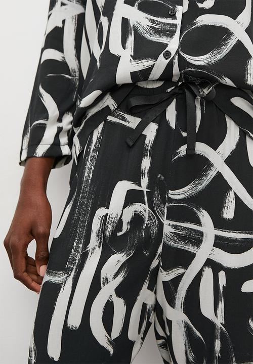 Superbalist - Long sleeve sleep shirt & pant set - black based scribble