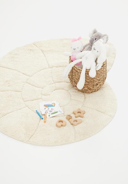 Sixth Floor - Shell rug - natural