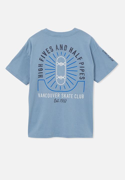 Cotton On - Sami short sleeve  embellished tee-dusty blue / high fives and half pipes