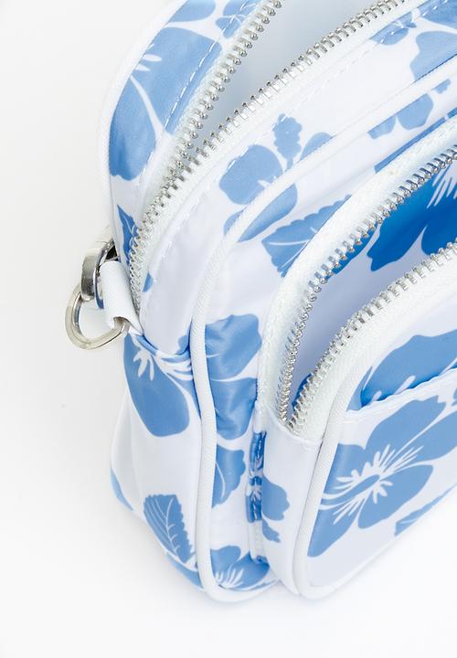 Rubi - Nellie camera cross body bag - retro hibiscus white/blue
