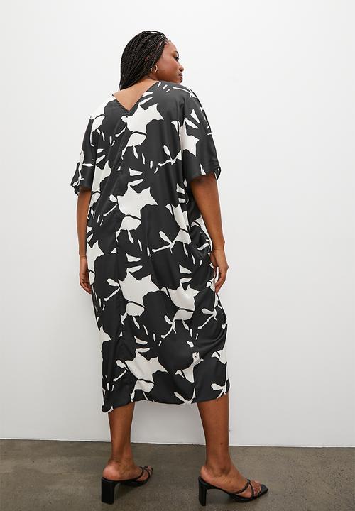 Superbalist - Printed satin kaftan dress with front drawstring detail - large shadow leaf