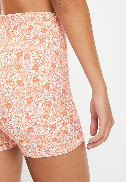 Cotton On - Highwaisted shortie short - jordan retro floral blushing bride