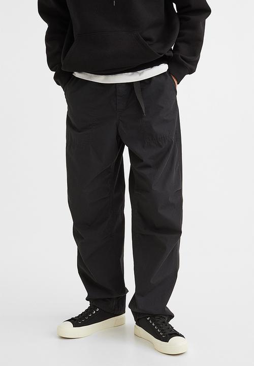 H&M - Relaxed fit belted trousers - black