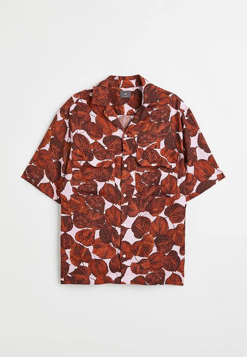 H&M - Relaxed fit lyocell resort shirt - rust red/leaves