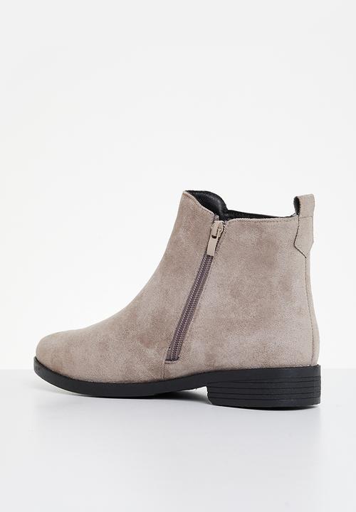 edit - Rabia chelsea boot - taupe