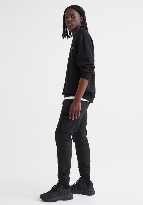 H&M - Skinny fit nylon cargo joggers - black