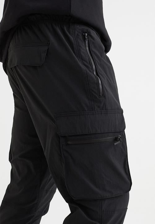 H&M - Skinny fit nylon cargo joggers - black