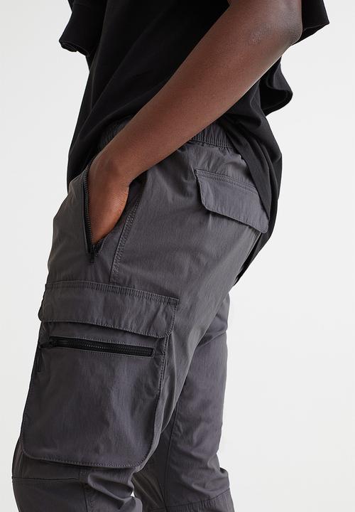 H&M - Skinny fit nylon cargo joggers - dark grey