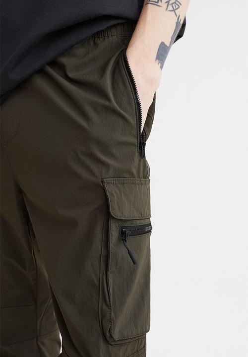 H&M - Skinny fit nylon cargo joggers - dark khaki green