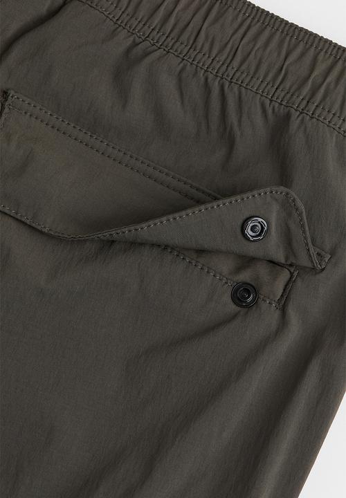 H&M - Skinny fit nylon cargo joggers - dark khaki green