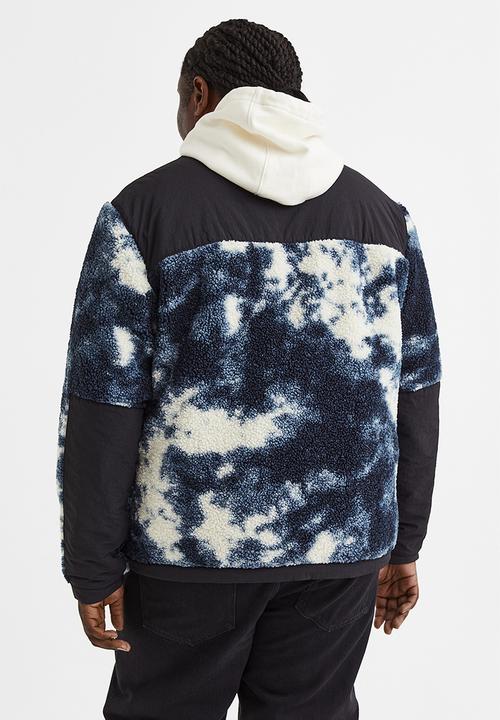 H&M - Regular fit teddy overshirt - black/patterned