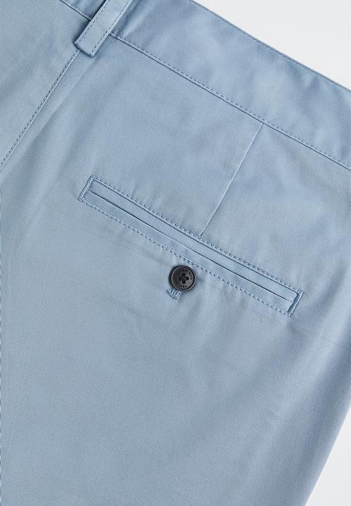 H&M - Regular fit chino shorts - light blue