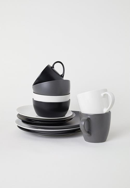 H&M - Porcelain plate - black