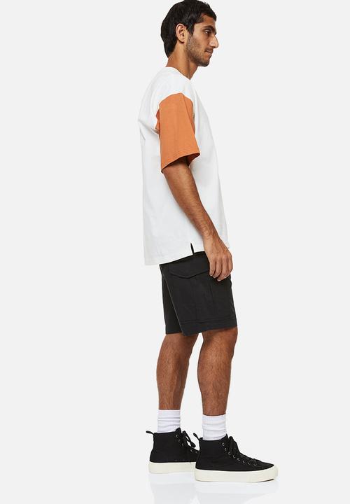 H&M - Regular fit cotton cargo shorts - black