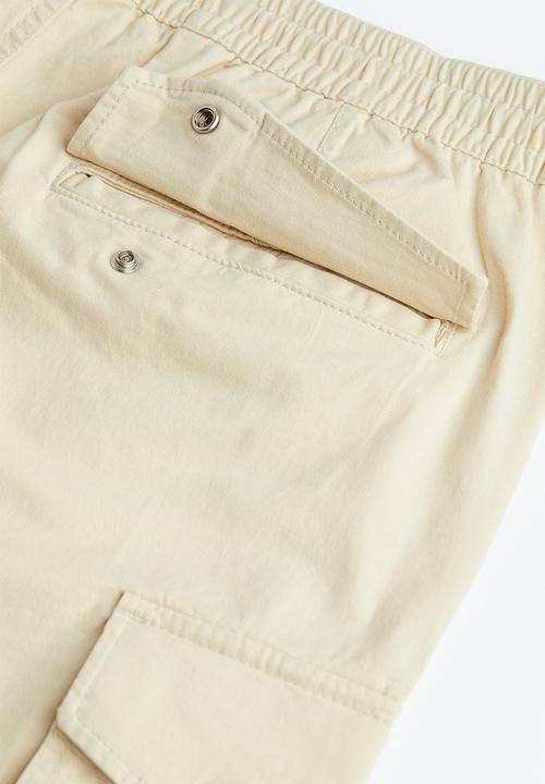 H&M - Regular fit cotton cargo shorts - light beige