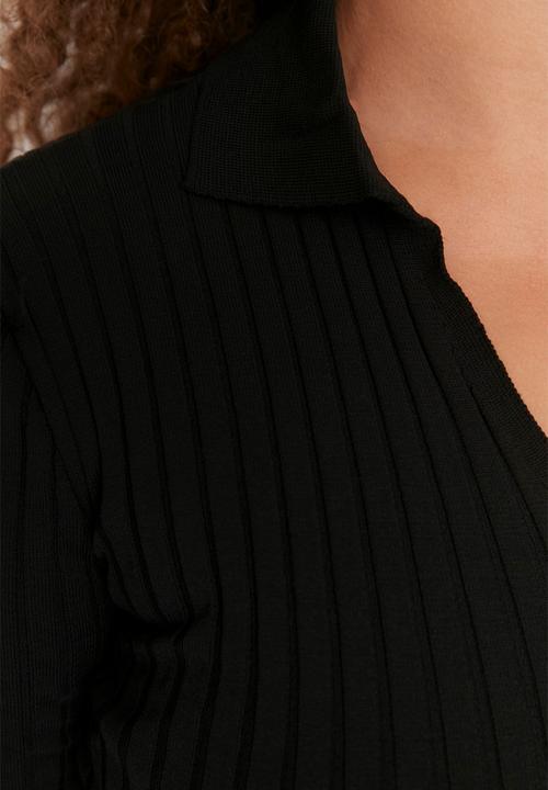 Trendyol - Plus ribbed polo collar thin knit top - black