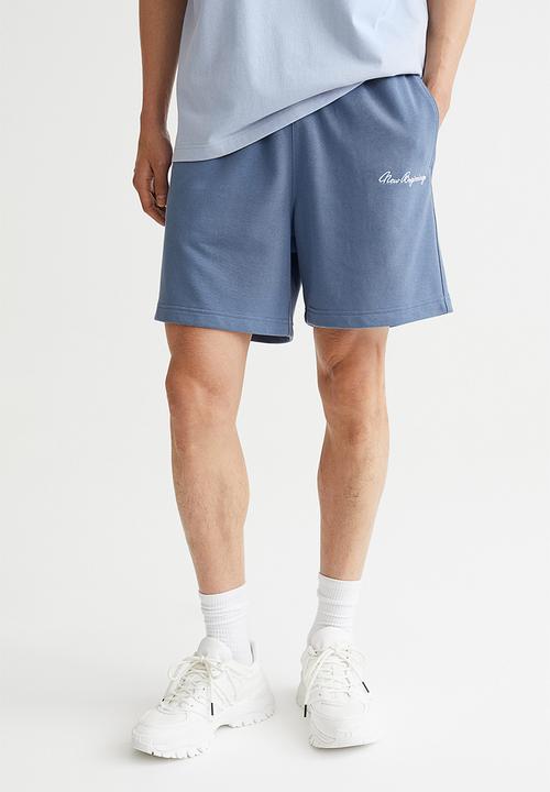 H&M - Relaxed fit sweatshirt shorts - pigeon blue/new beginnings
