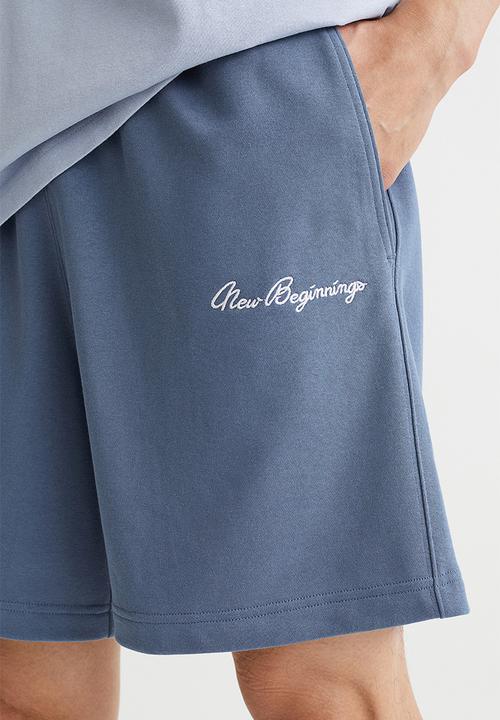 H&M - Relaxed fit sweatshirt shorts - pigeon blue/new beginnings