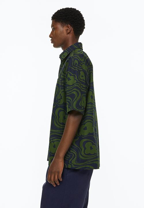 H&M - Relaxed fit short-sleeved shirt - dark blue/floral
