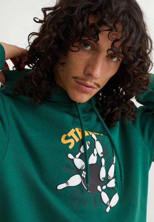 H&M - Regular fit hoodie - dark green/split happens