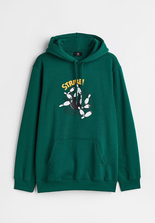 H&M - Regular fit hoodie - dark green/split happens